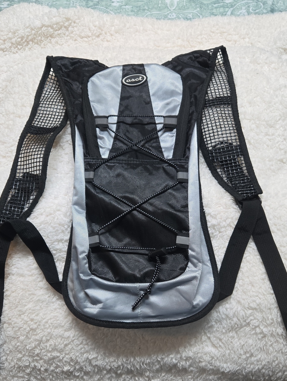 AACT Men's Lightweight Black & Silver Hydration Backpack